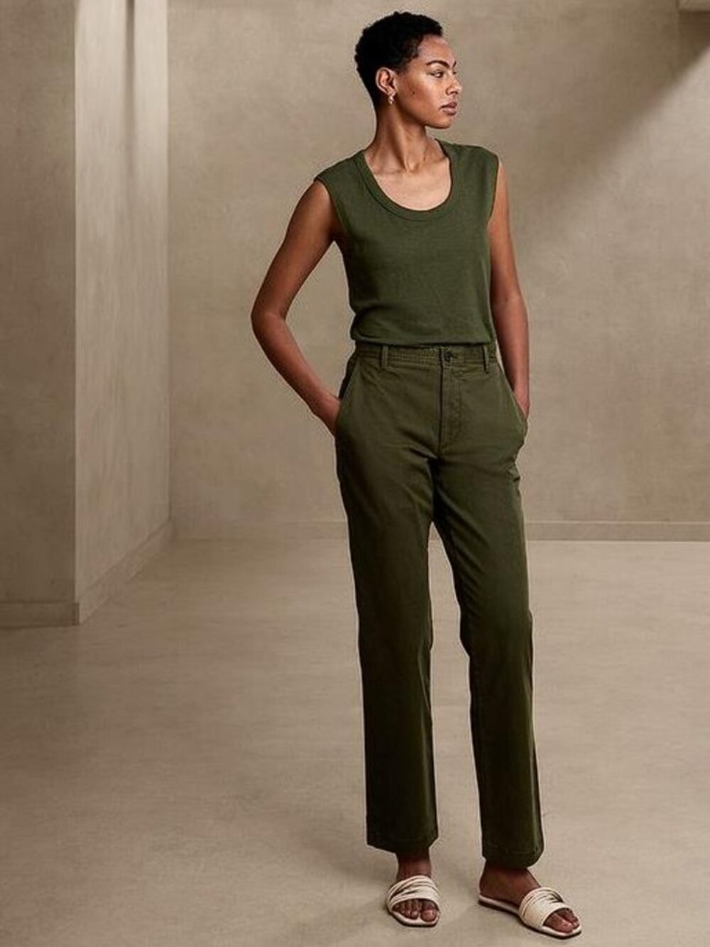 BANANA REPUBLIC FACTORY Women's High-Rise Authentic Chino Size 4T Waimea Olive